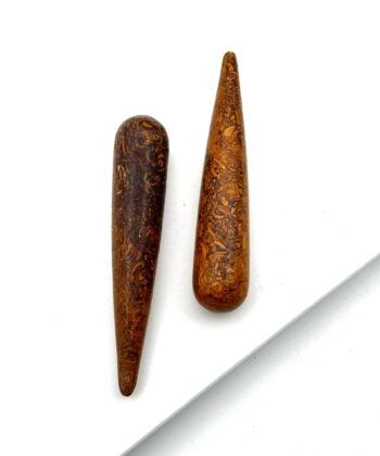 Orange brune healerstave på hvid baggrund
